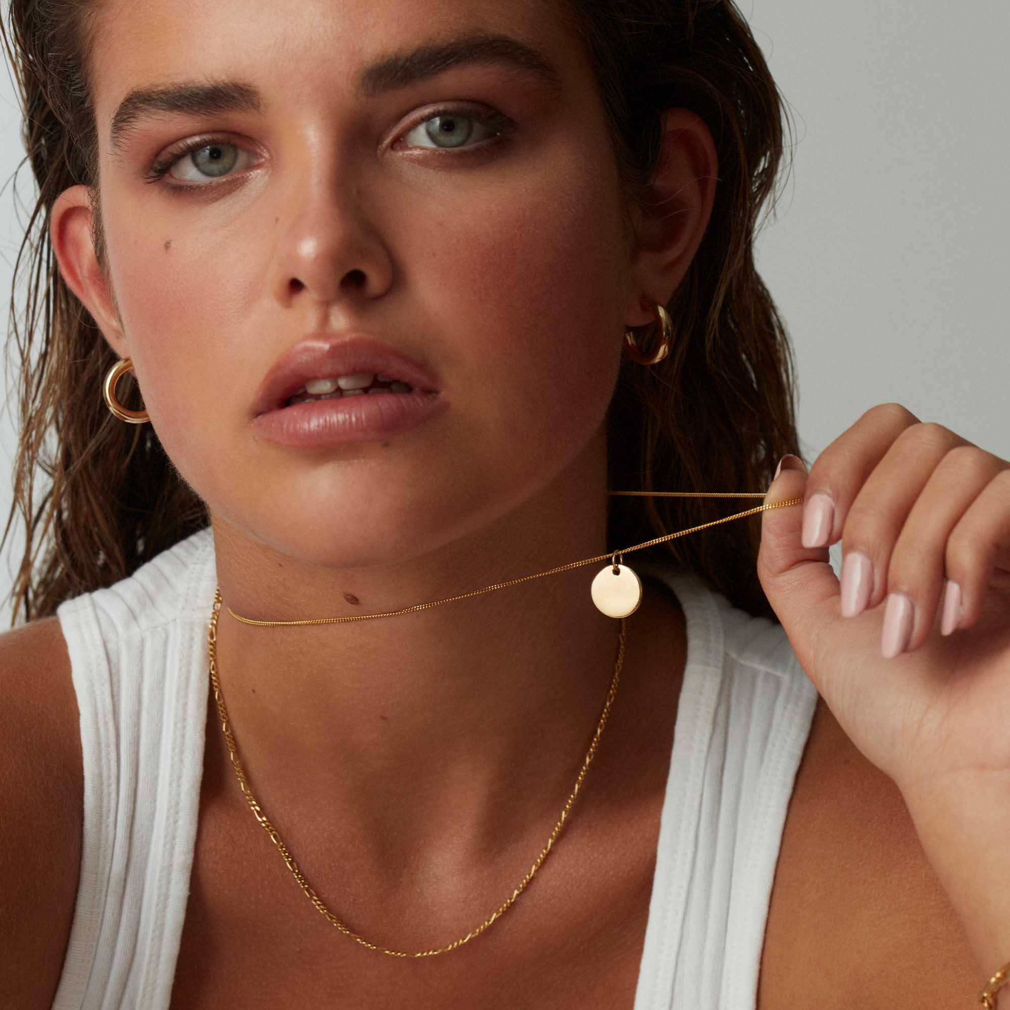 Engraveable Round Necklace Gold - Image 3