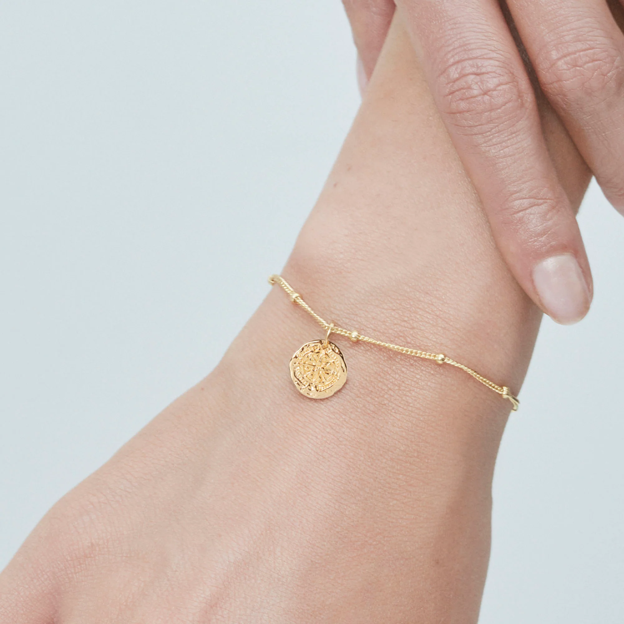 Guiding Star Bracelet Gold - Image 3
