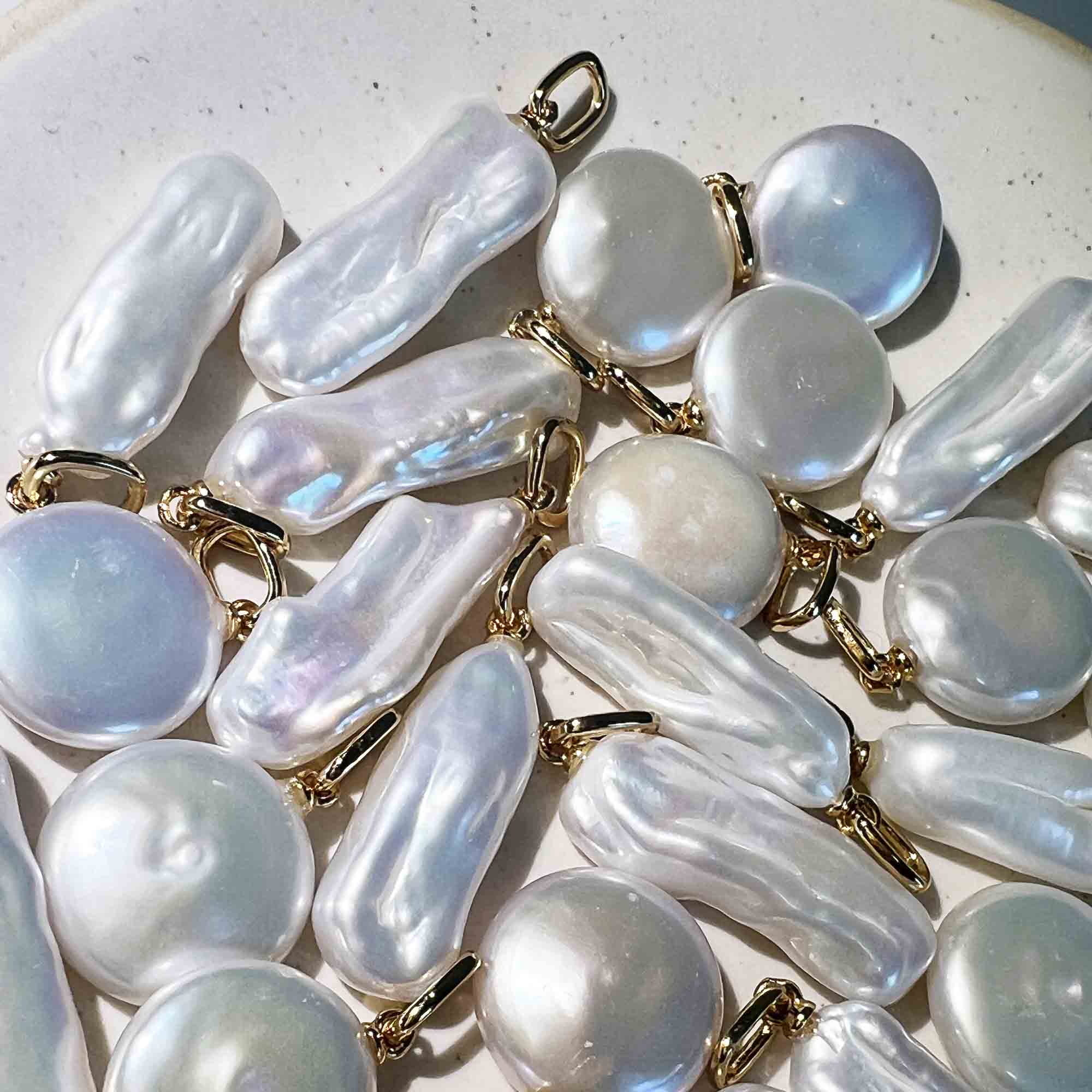 Long Pearl Pendant Gold - Image 4