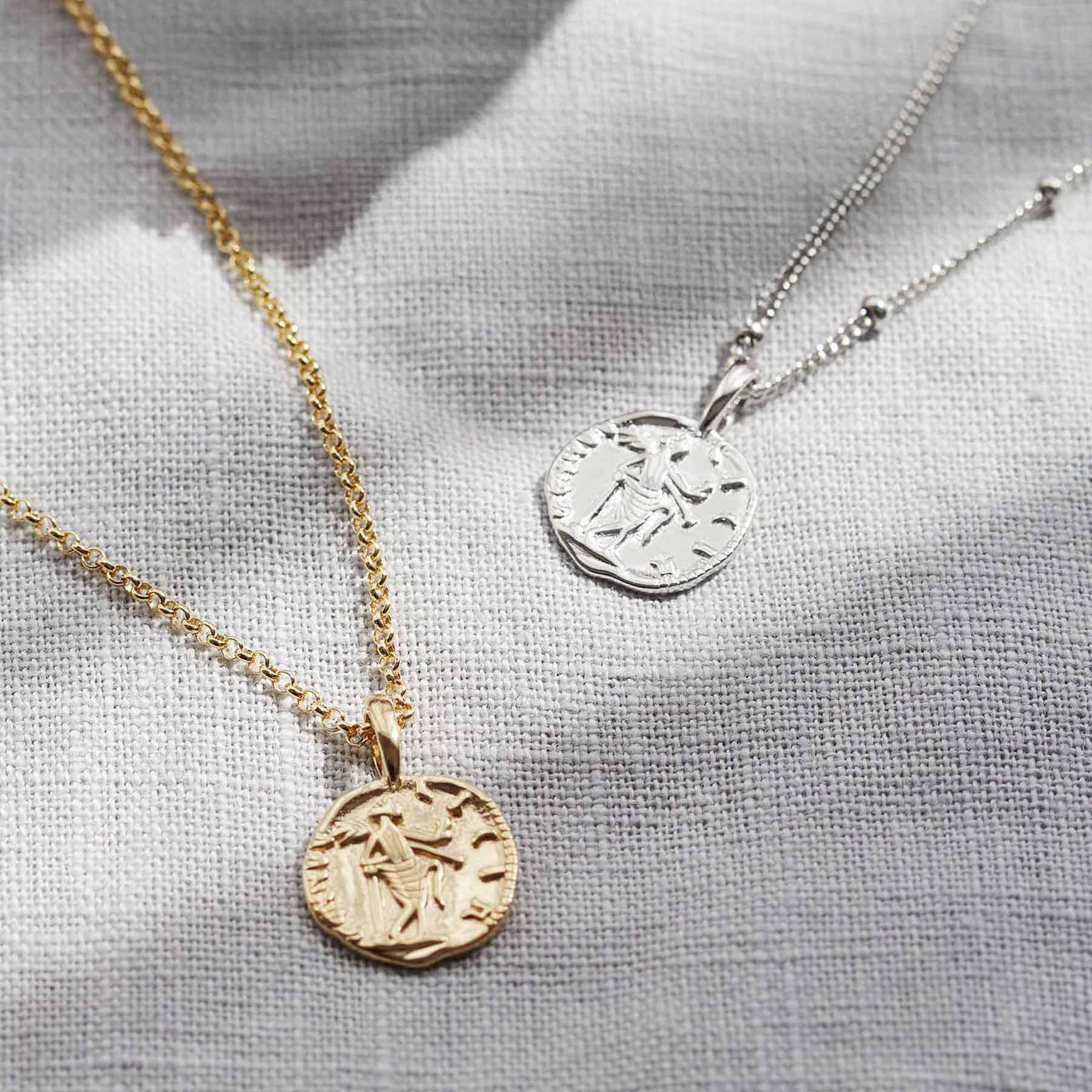 Venus Coin Necklace Gold - Image 4