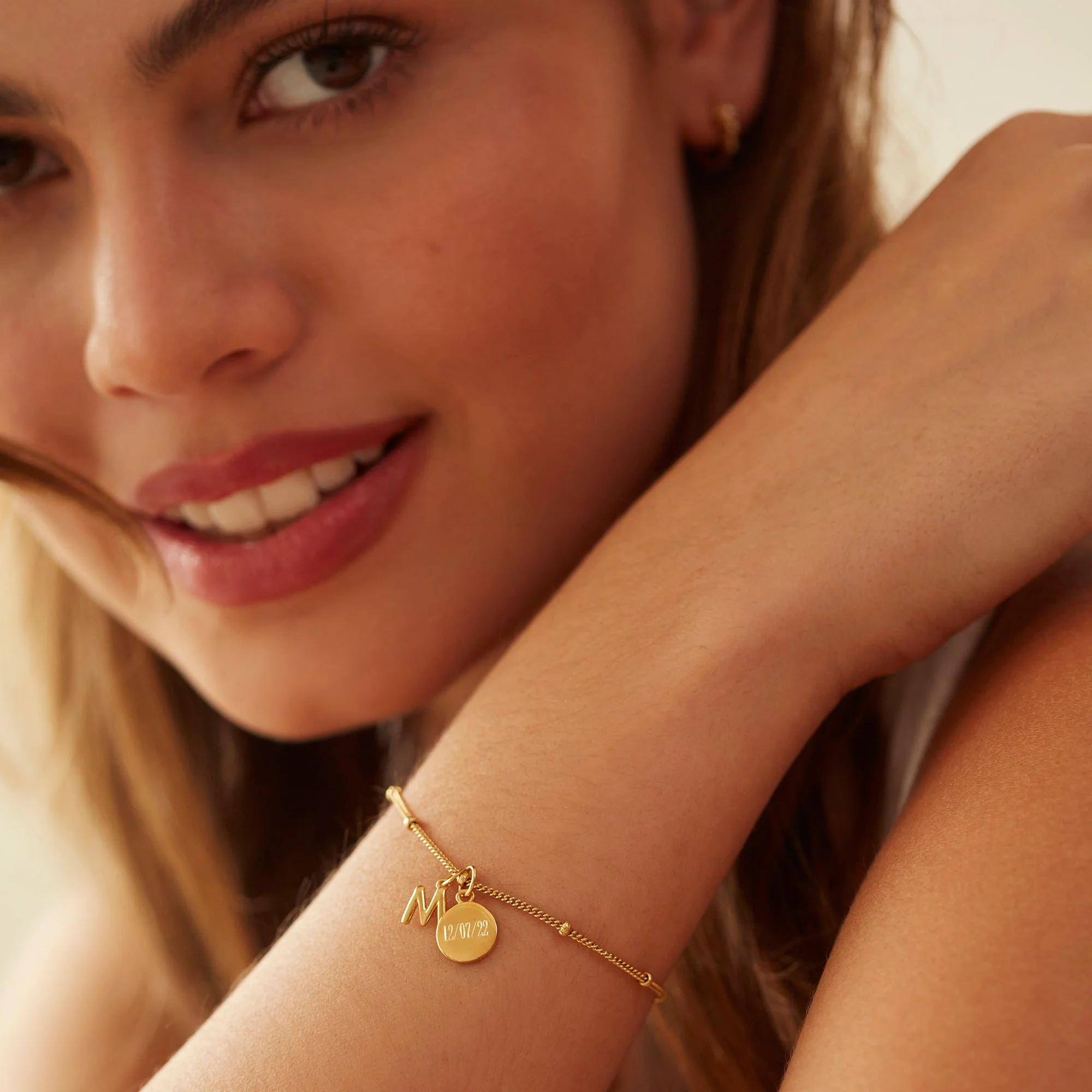 Personalised Disc & Letter Bracelet Silver - Image 2