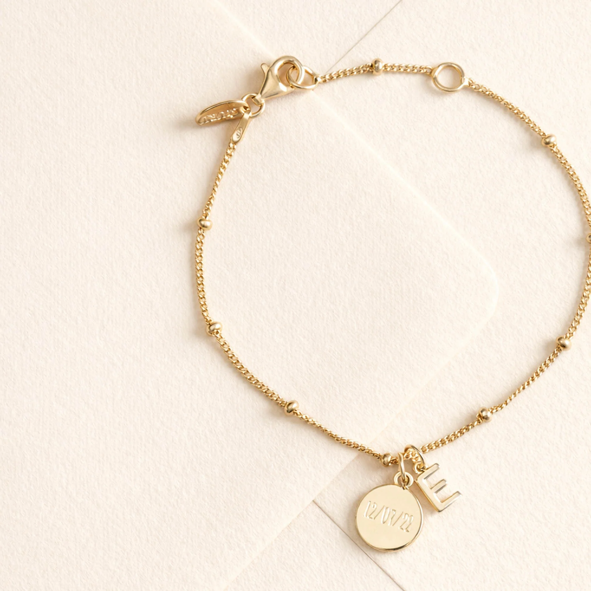 Personalised Disc & Letter Bracelet Silver - Image 3