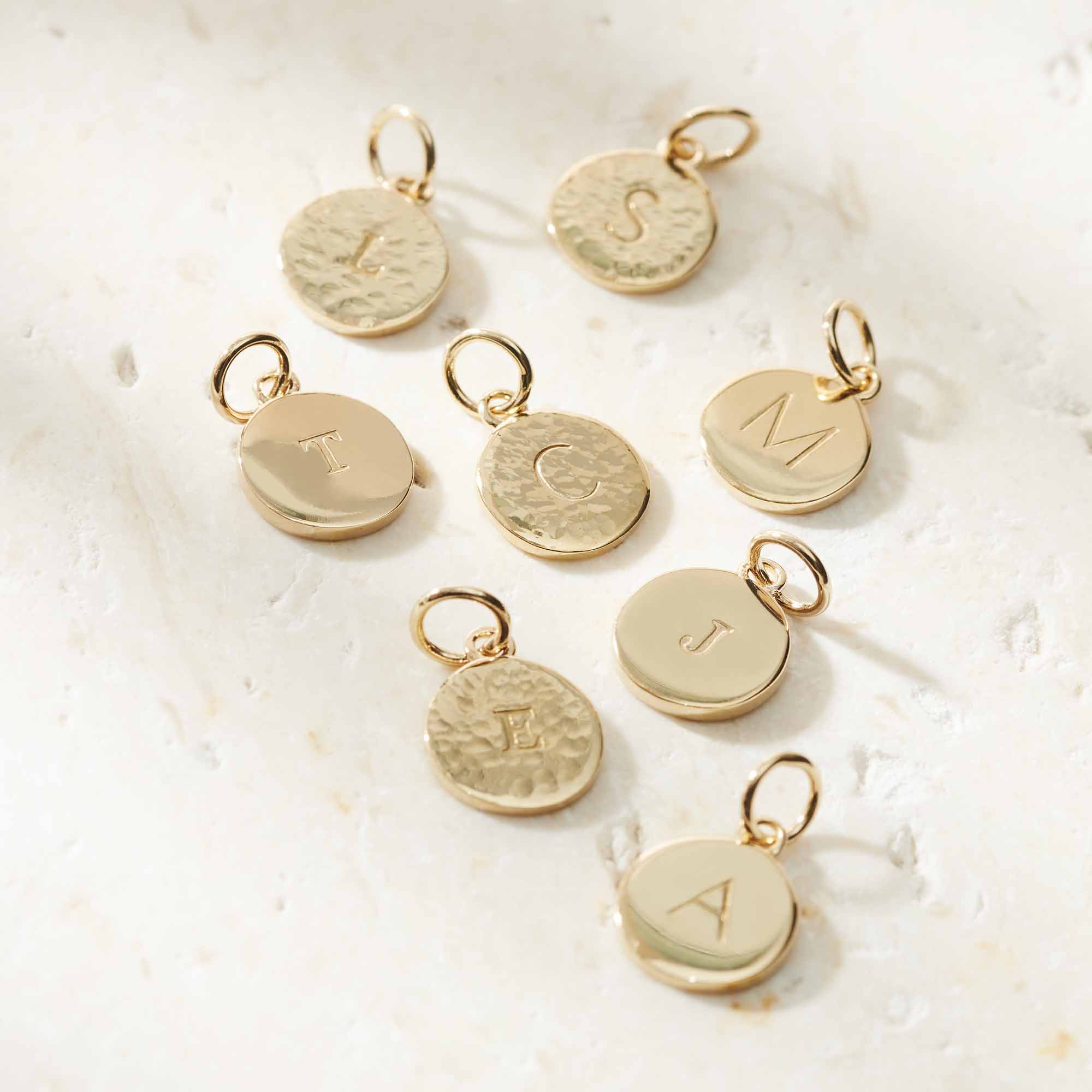 Initial Hammered Disc Curb Chain Necklace in Gold - Image 5