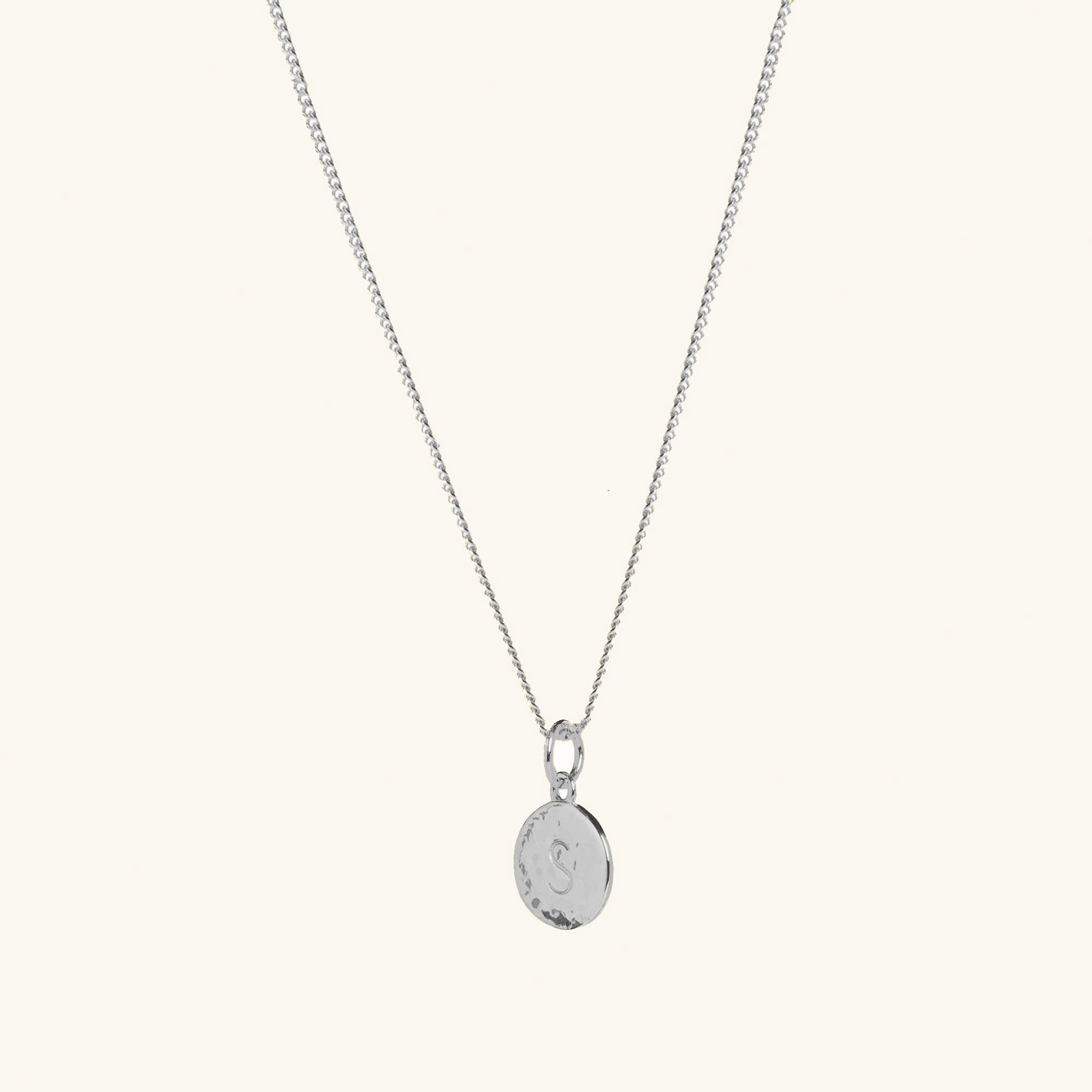 Initial Hammered Disc Curb Chain Necklace in Silver - Image 4
